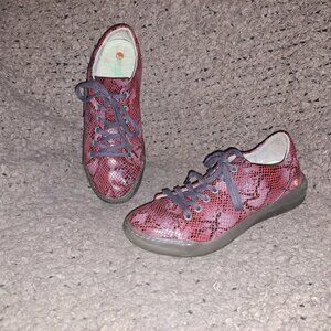 SOFTINOS by Fly London Biel Sneaker-Red/Black/Purple Snakeskin-Sz 38-Near Mint